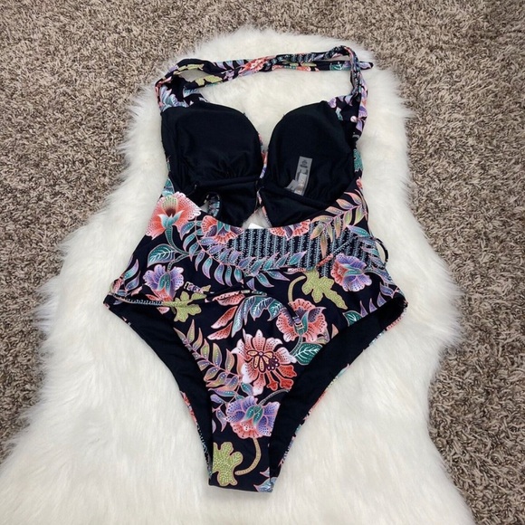 NWT $78 Raisins Puerto Vallarta One Piece
Bathing Suit Floral Print Boho Medium - Picture 6 of 13